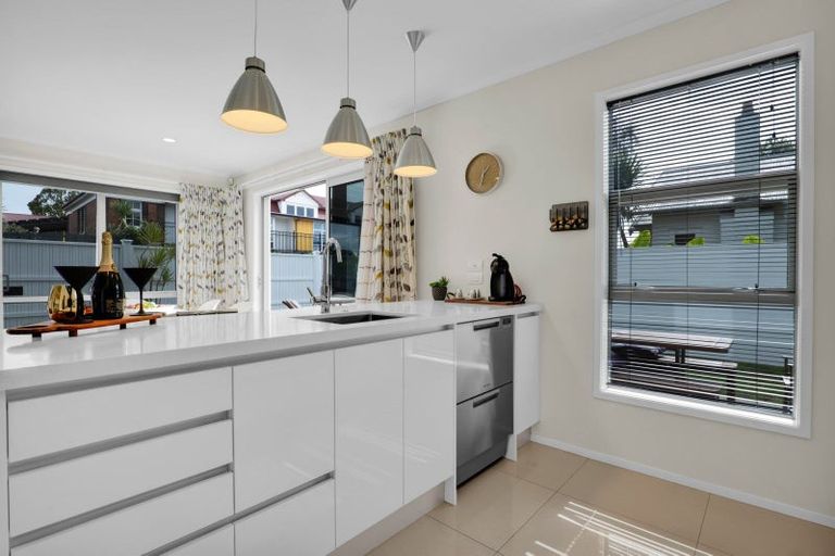 Photo of property in 55 Pendarves Street, New Plymouth, 4310