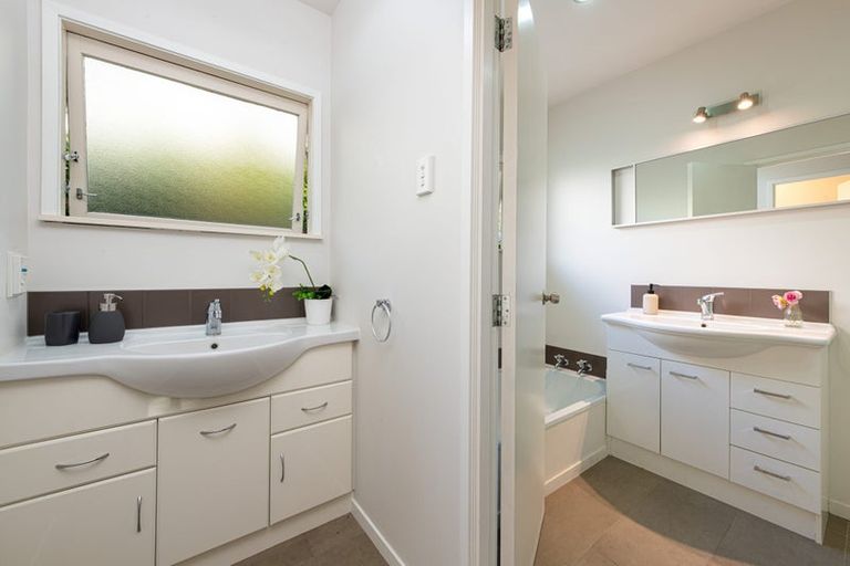 Photo of property in 1 Red Bluff Rise, Campbells Bay, Auckland, 0630