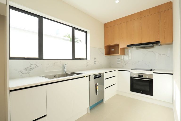 Photo of property in 4a Vanbrugh Place, Bucklands Beach, Auckland, 2014