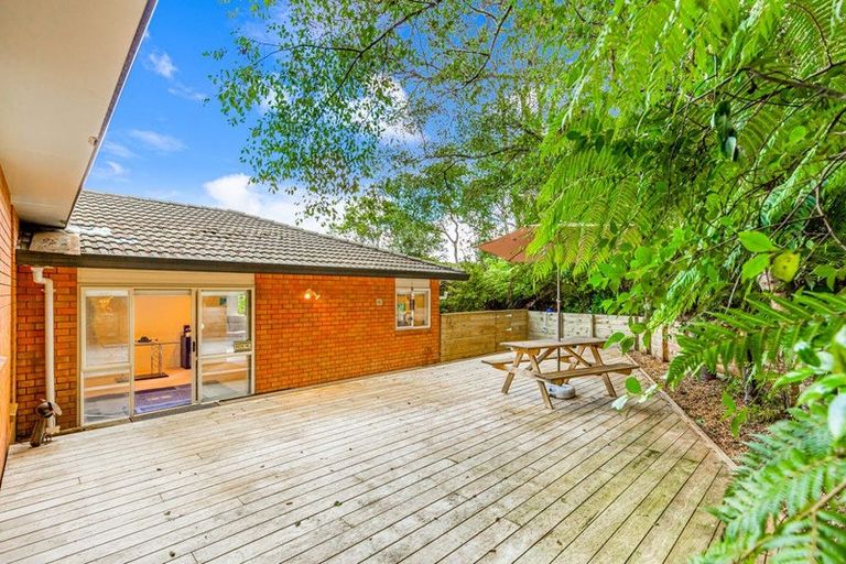 Photo of property in 21a Woodfern Crescent, Titirangi, Auckland, 0604