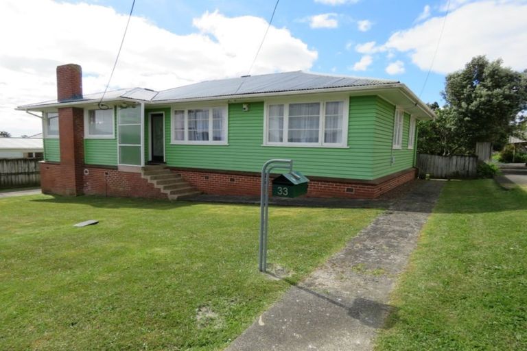 Photo of property in 33 Savoy Road, Glen Eden, Auckland, 0602