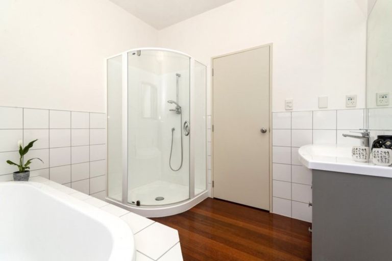 Photo of property in 8a Kiriwai Road, Paremata, Porirua, 5024