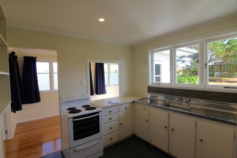 Photo of property in 26 Elizabeth Drive, West Harbour, Auckland, 0618