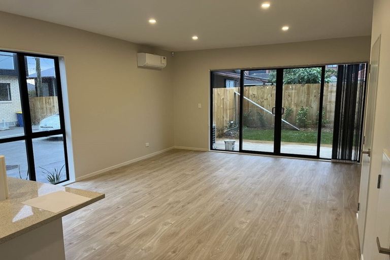 Photo of property in 3/11 Karamu Street, Te Atatu Peninsula, Auckland, 0610