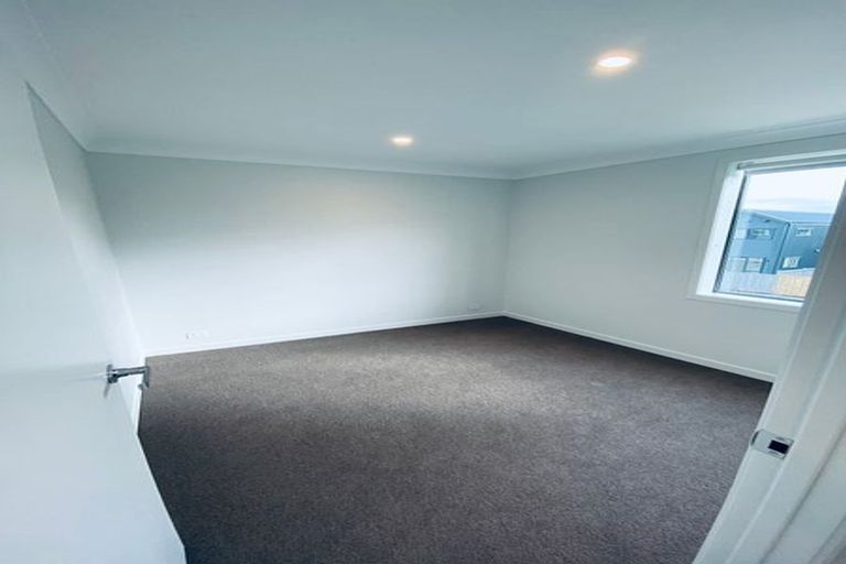 Photo of property in 10 Rauriki Lane, Rosehill, Papakura, 2113