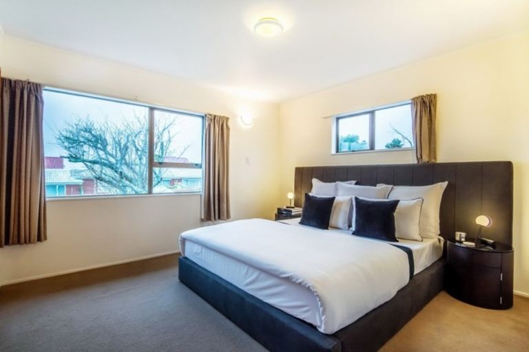 Photo of property in 2/17 Oliver Street, Point Chevalier, Auckland, 1022