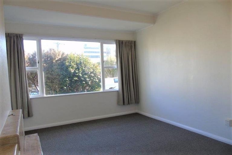 Photo of property in 12 Edge Hill, Mount Victoria, Wellington, 6011