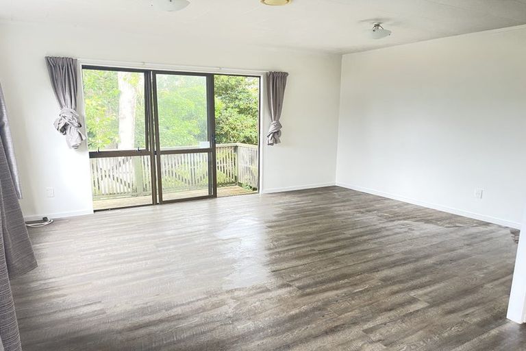 Photo of property in 2/21 Walnut Lane, Browns Bay, Auckland, 0630