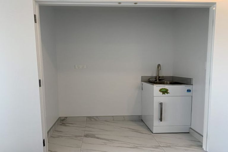 Photo of property in 1/3 Fairdale Place, Birkdale, Auckland, 0626