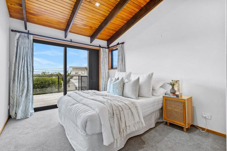 Photo of property in 35 Rothesay Bay Road, Rothesay Bay, Auckland, 0630