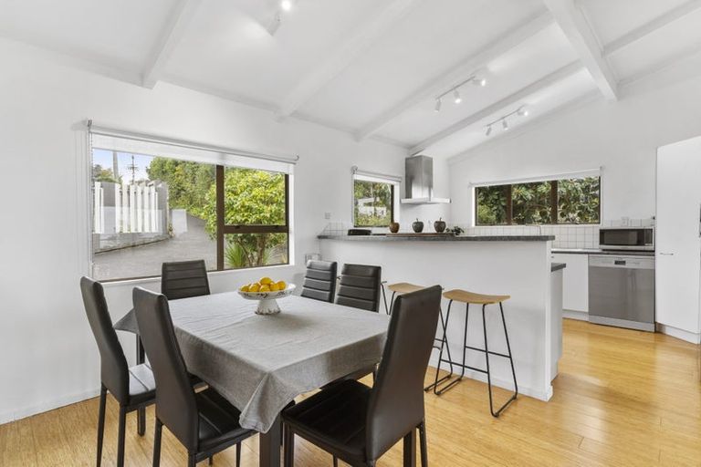 Photo of property in 2/55a Woodlands Crescent, Browns Bay, Auckland, 0630