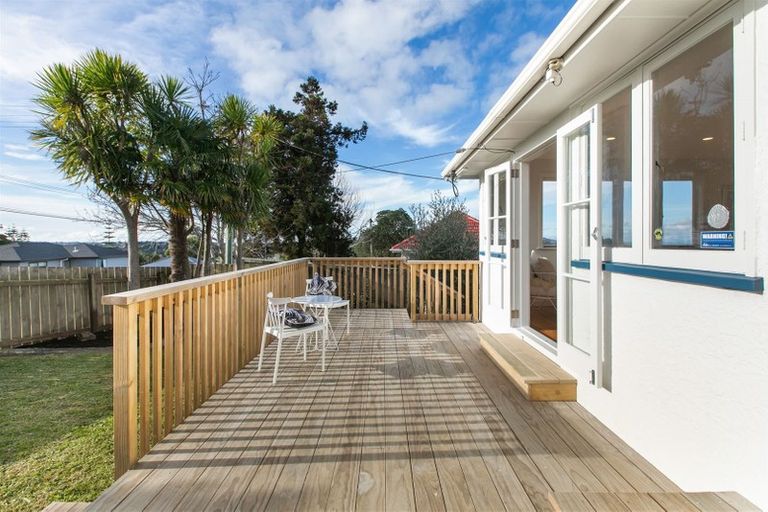Photo of property in 1/35 Verran Road, Birkenhead, Auckland, 0626