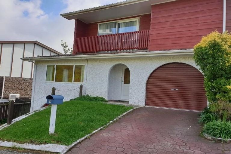 Photo of property in 5 Southern Cross Crescent, Island Bay, Wellington, 6023