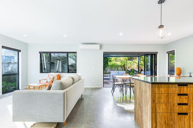 Photo of property in 7 Tarara Lane, Kumeu, 0810