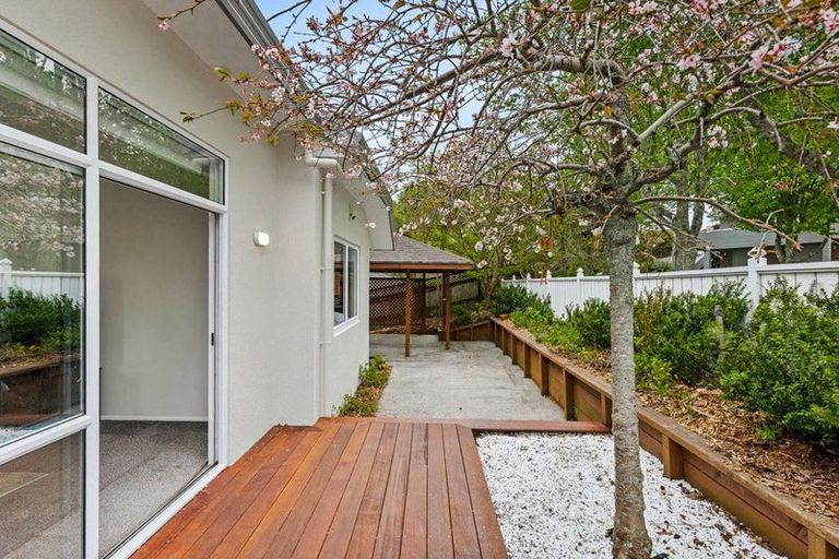 Photo of property in 5 Oystergrove Road, West Harbour, Auckland, 0618