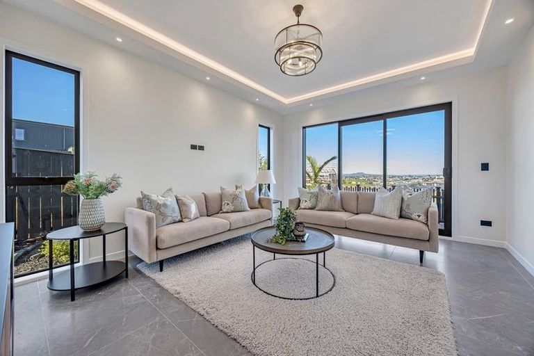 Photo of property in 8 Koheru Place, Long Bay, Auckland, 0630