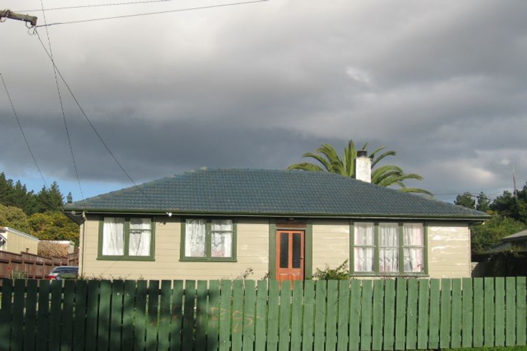 Photo of property in 52 Driver Crescent, Cannons Creek, Porirua, 5024