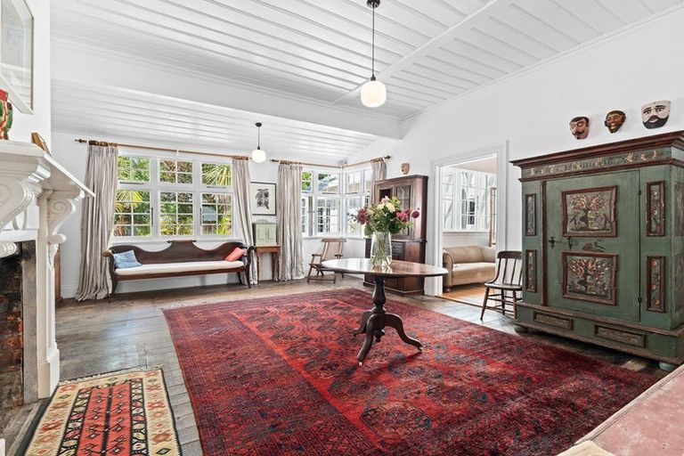 Photo of property in 90 Pendarves Street, New Plymouth, 4310