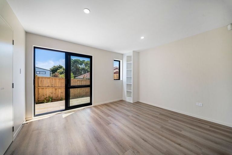 Photo of property in 9/2 Nikau Street, New Lynn, Auckland, 0600