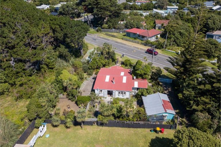 Photo of property in 16 Rangiuru Road, Otaki Beach, Otaki, 5512
