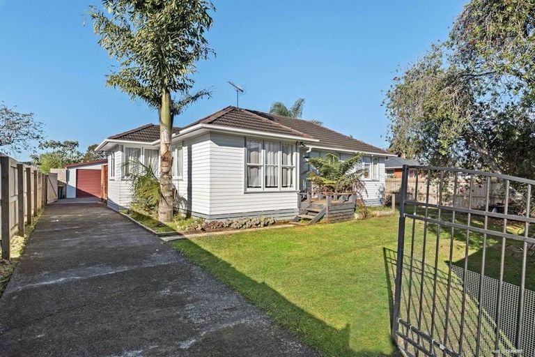 Photo of property in 6 Salas Place, Papakura, 2110