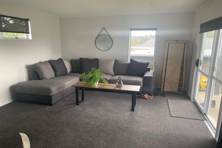 Photo of property in 2/77 Luanda Drive, Ranui, Auckland, 0612