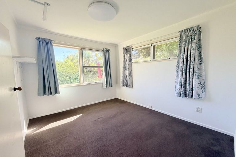 Photo of property in 14 Heather Place, Sunnynook, Auckland, 0620