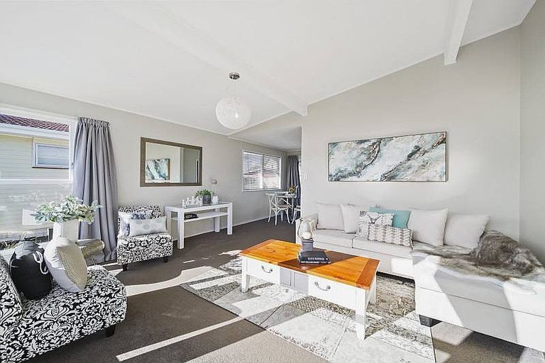 Photo of property in 72 Walworth Avenue, Pakuranga Heights, Auckland, 2010