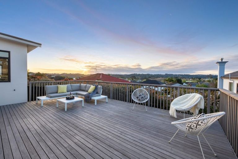 Photo of property in 16 Oak View Terrace, Schnapper Rock, Auckland, 0632