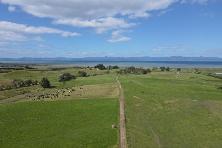 Photo of property in 1337 East Coast Road, Whakatiwai, Pokeno, 2473