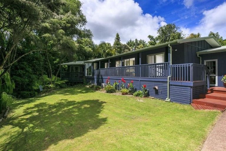 Photo of property in 3a Manon Crescent, Greenhithe, Auckland, 0632