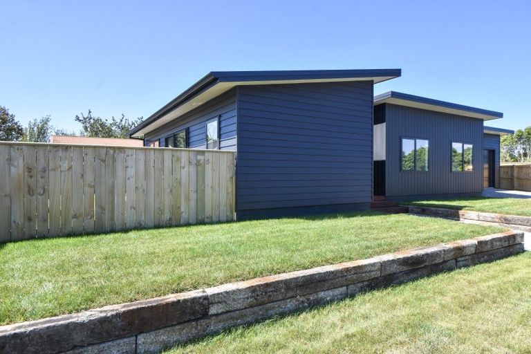Photo of property in 4 Macrocarpa Lane, Carterton, 5713