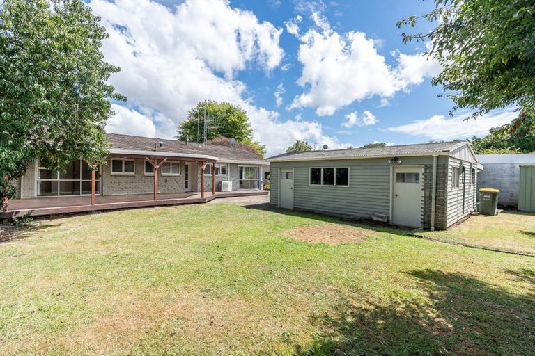 Photo of property in 37 Alison Street, Hamilton Lake, Hamilton, 3204