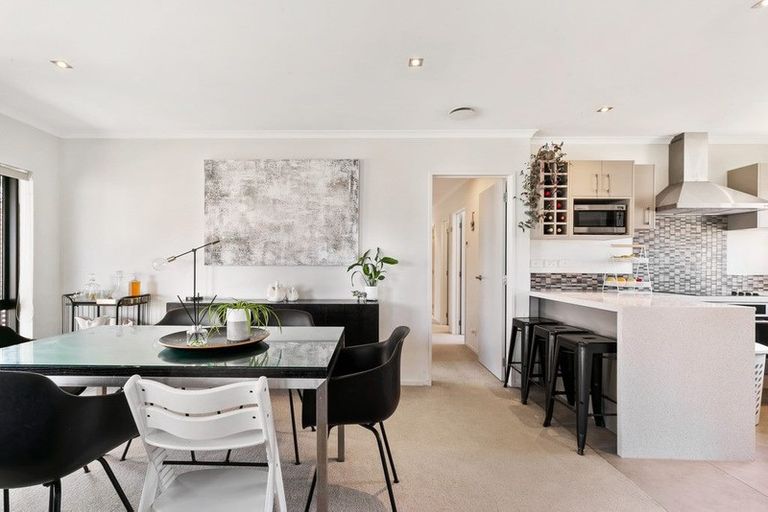 Photo of property in 3b Tawa Road, Te Atatu Peninsula, Auckland, 0610