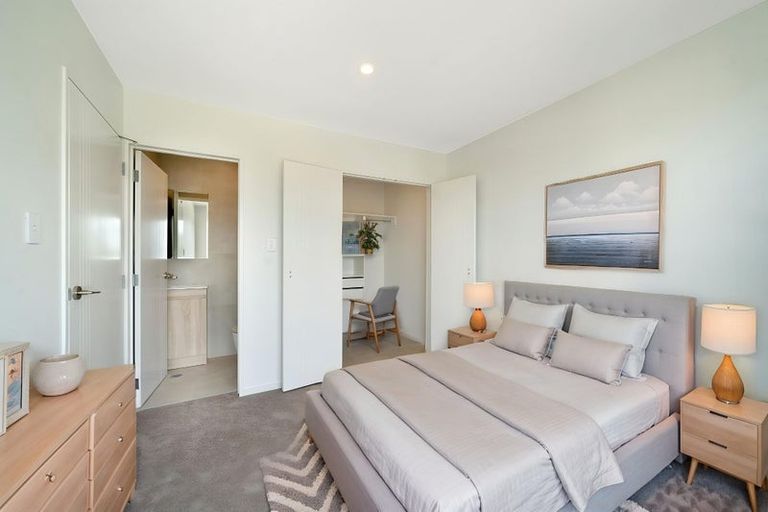 Photo of property in 1/107 Hobsonville Road, West Harbour, Auckland, 0618