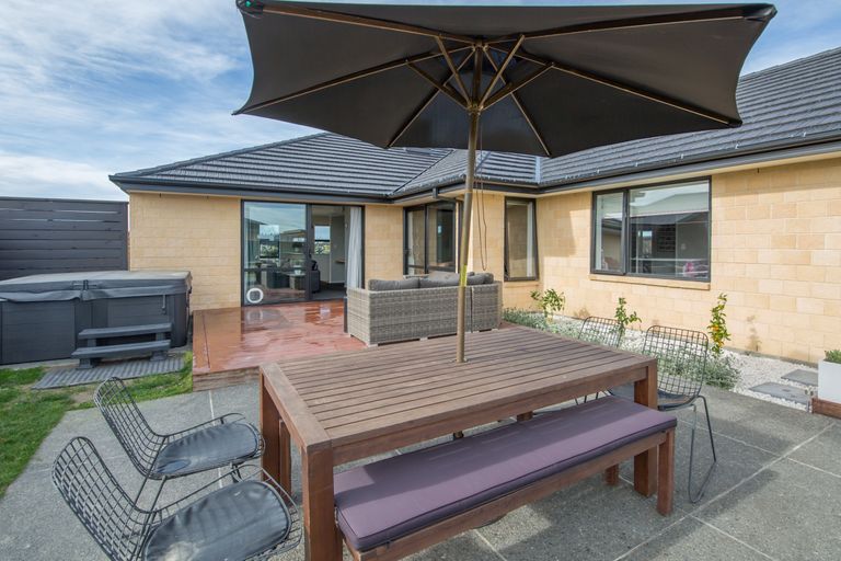 Photo of property in 26 Glenfinnan Place, West Melton, 7618