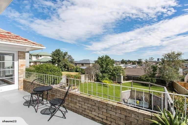 Photo of property in 30 Orams Road, Hillpark, Auckland, 2102