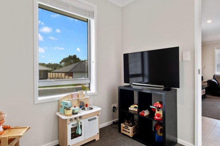 Photo of property in 76 Bert Wall Drive, Omokoroa, 3114