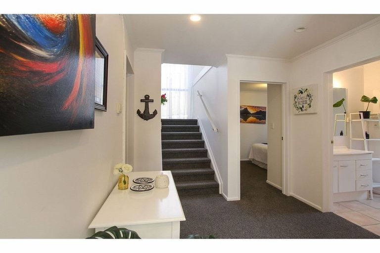 Photo of property in 4/5 Anne Road, Hillcrest, Auckland, 0627