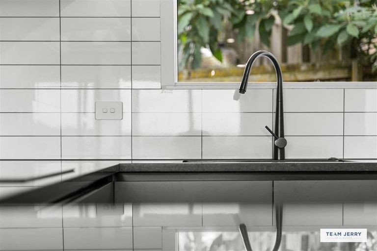 Photo of property in 28 Fairchild Avenue, Goodwood Heights, Auckland, 2105