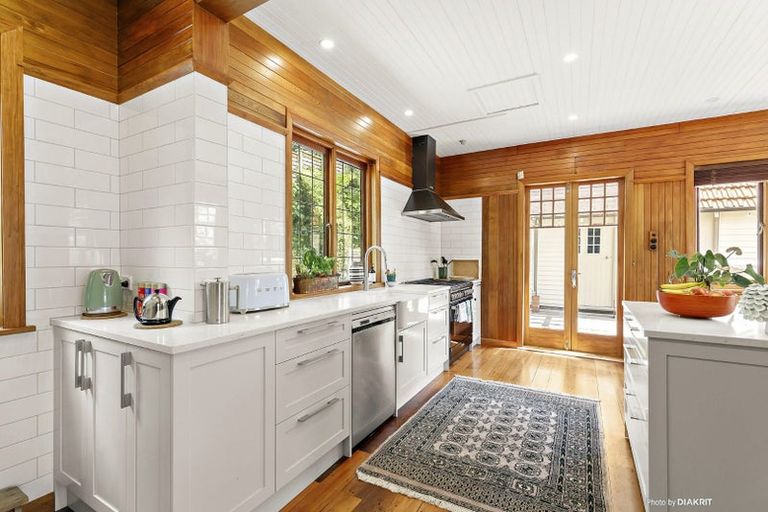 Photo of property in 51 Grafton Road, Roseneath, Wellington, 6011