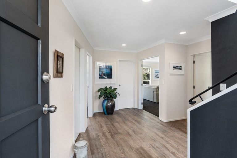 Photo of property in 17 Eaglemont Drive, East Tamaki Heights, Auckland, 2016