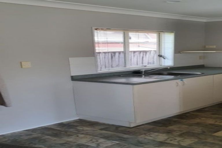 Photo of property in 1/2 Doment Crescent, Orewa, 0931