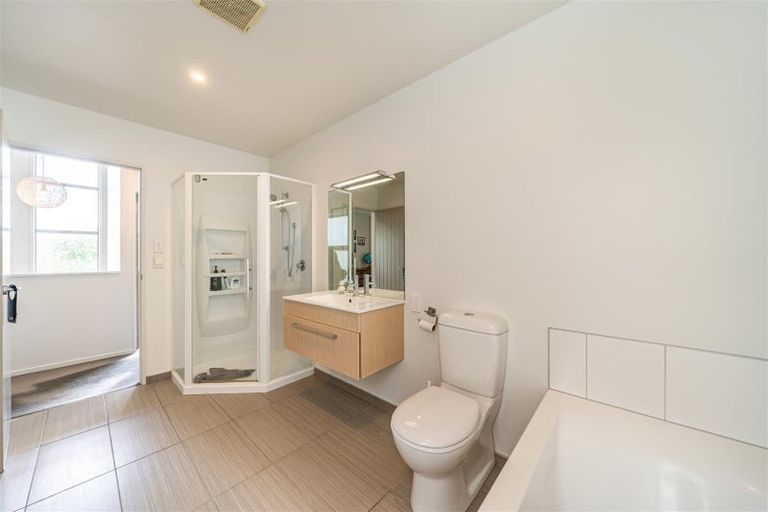 Photo of property in 7 Halewood Grove, Churton Park, Wellington, 6037