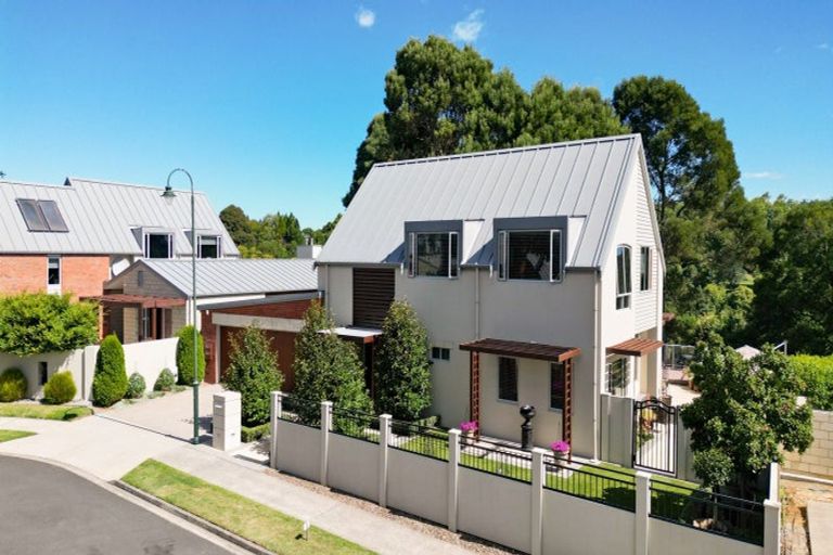 Photo of property in 16 Le Quesnoy Place, Cambridge, 3434