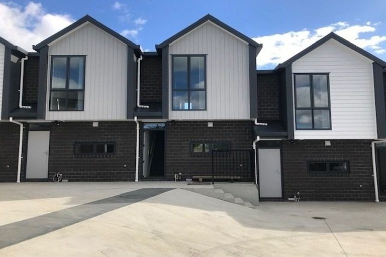 Photo of property in 5/9 Beaufield Lane, Te Atatu Peninsula, Auckland, 0610