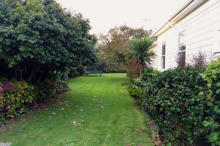 Photo of property in 17 Nikau Grove, Woburn, Lower Hutt, 5010