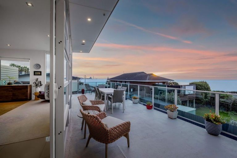 Photo of property in 2/5 Beach Street, Fitzroy, New Plymouth, 4312