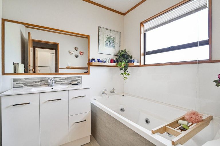 Photo of property in 26 Walton Way, Flaxmere, Hastings, 4120