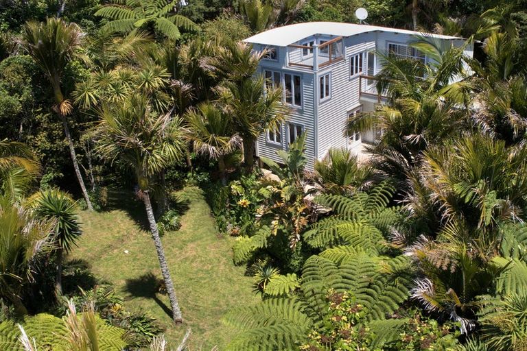 Photo of property in 17 Rayner Road, Piha, New Lynn, 0772